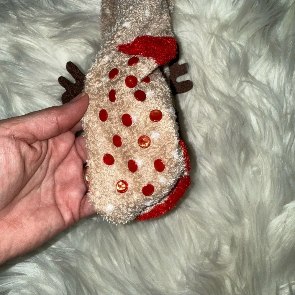 ✨✨5/$10✨✨ Pretty Cozy soft Socks with reindeer design, Red and Brown Accents